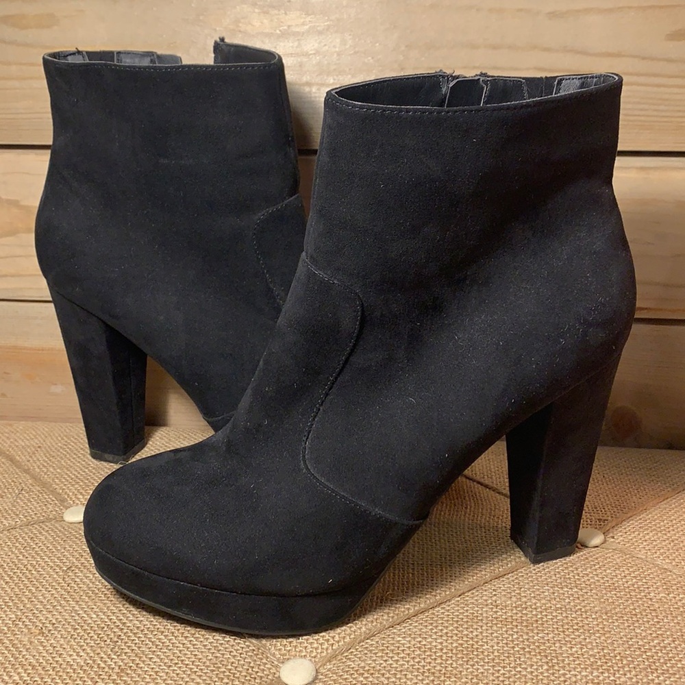 Mossimo Supply Co Suede Side Zip Chunky Heeled Boots Size 9.5